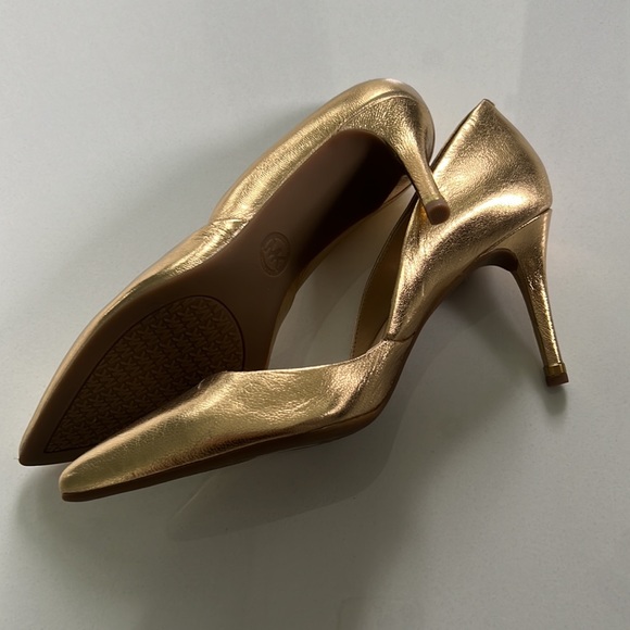 Michael Kors, US size 8.5, pale gold heels/pumps. - Picture 4 of 6
